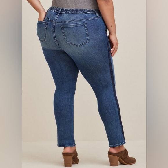 🆕️ Torrid Pull On Boyfriend Straight Super Soft Mid Rise Jeans in Venus - 2X - Picture 3 of 14